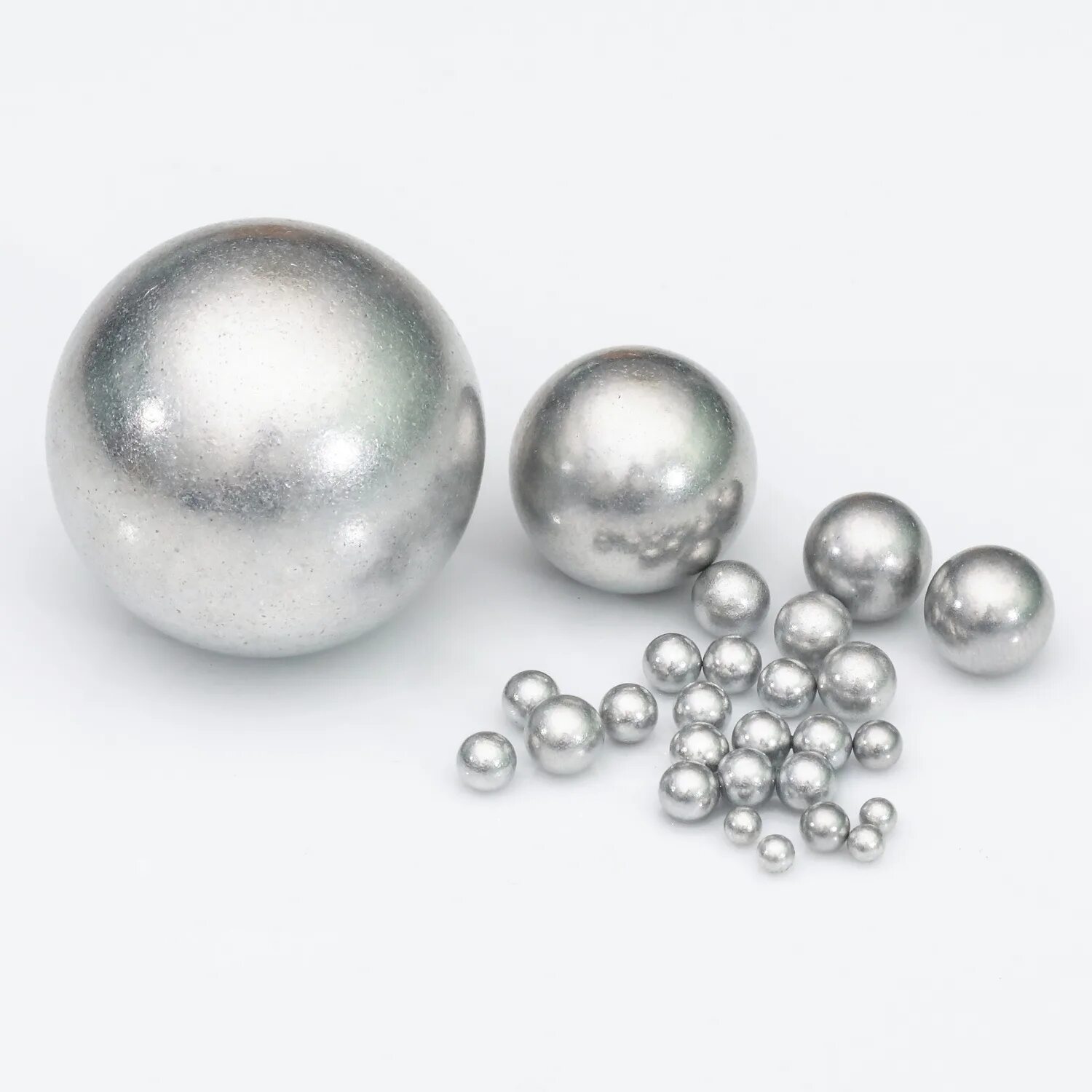 Медный и алюминиевые шары одинаково. Шар алюминиевый ф15 ад000. Металлический шарик. Пластиковые шарики. Металлические шарики в пластике.