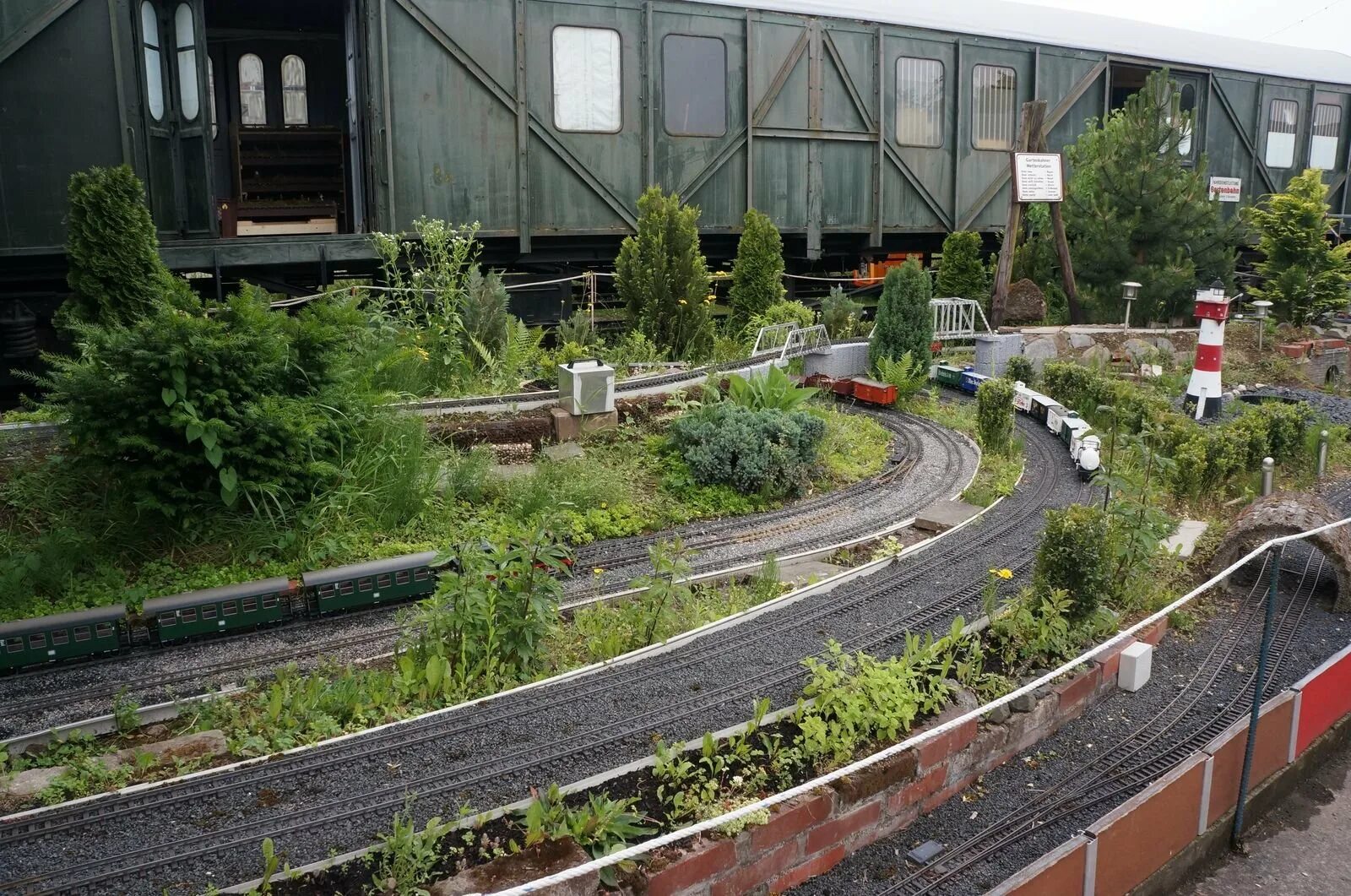 Lgb железная дорога. Садовая железная дорога. Модель железной дороги ужд. Садовая железная дорога в масштабе g. Садовая железная дорога.