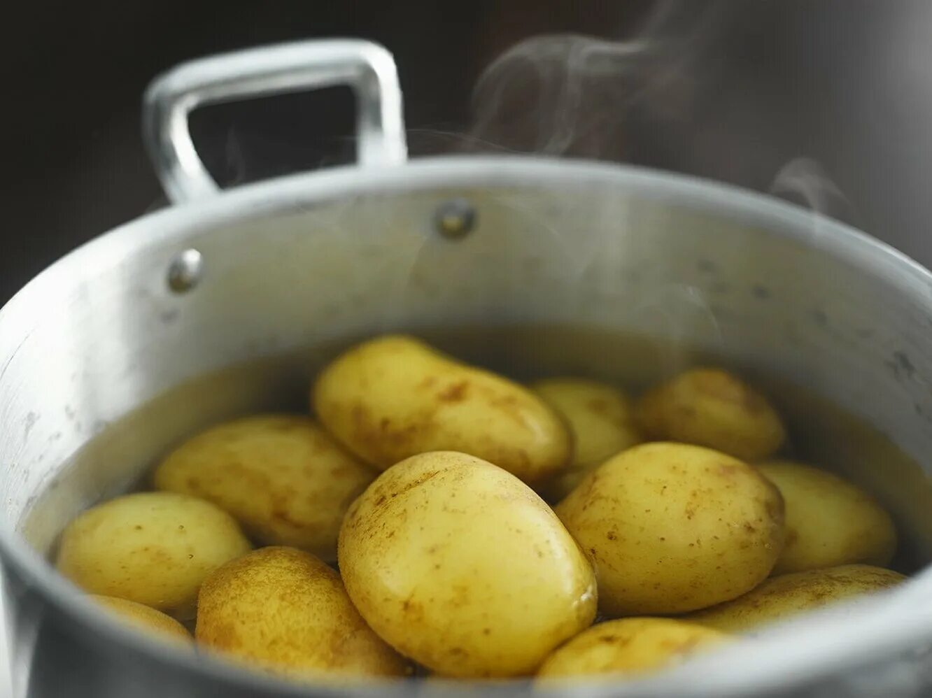 Горячая картошка. Вареная картошка. Пар картошки. Паровые картошка.