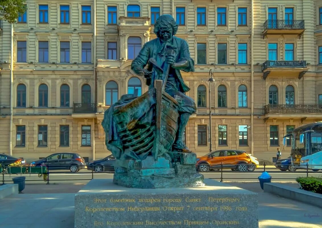 Памятник плотнику в санкт петербурге. Памятник царь плотник в санкт-петербурге. памятник петру первому плотнику в санкт-петербурге. памятник петру плотнику на адмиралтейской набережной. спб памятник петру 1 на адмиралтейской набережной.