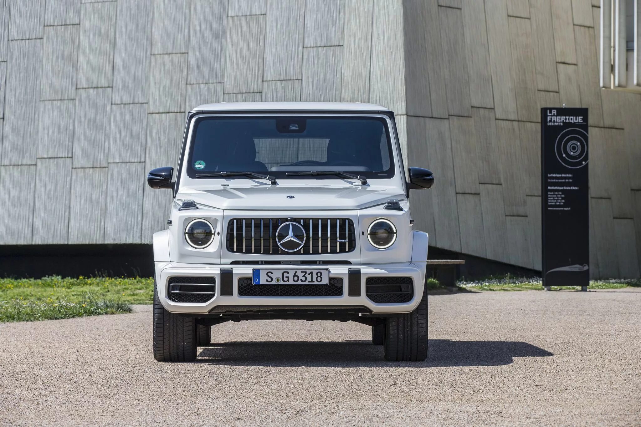 Виды геликов. Mercedes Benz g63 AMG. Mercedes g63 White. Мерседес g63 AMG 2020 белый. Mercedes g63 AMG спереди.