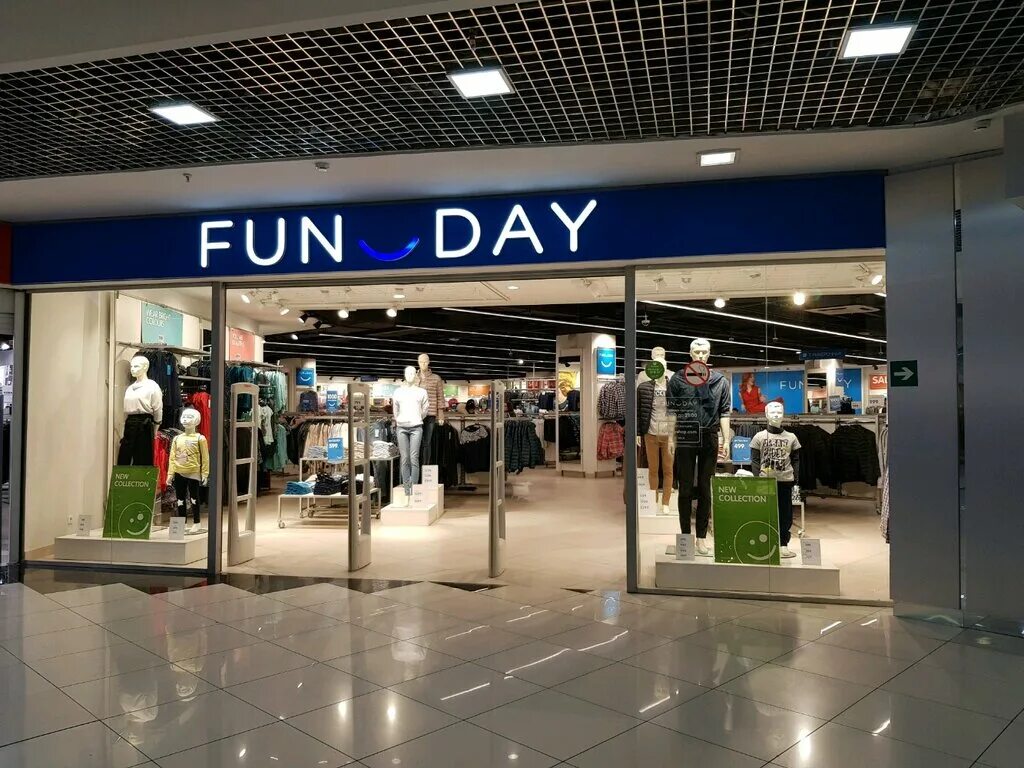 New day shop. Funday магазин. Funday одежда. Магазин фан Дэй. Funday магазин внутри.