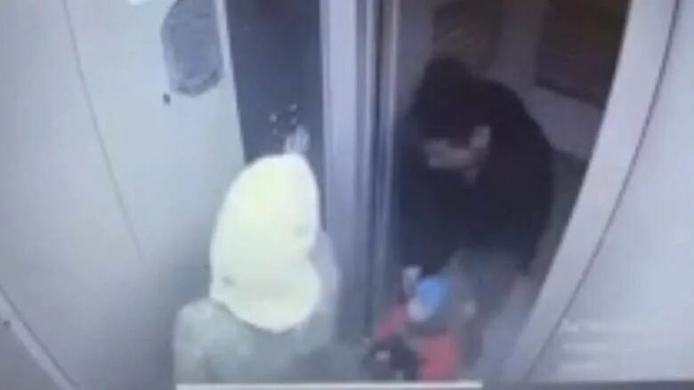 Люди в лифте. Упал лифт с людьми в Иркутске.