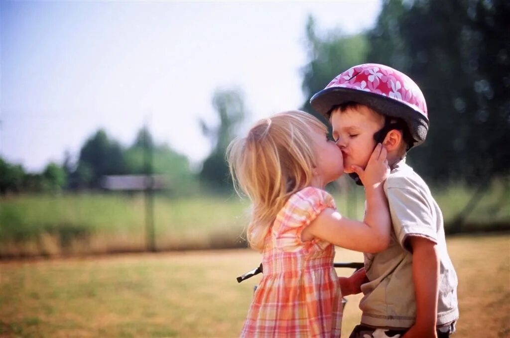 Детский поцелуй. Любовь к ребенку. Детский поцелуй в щечку. My cute romance