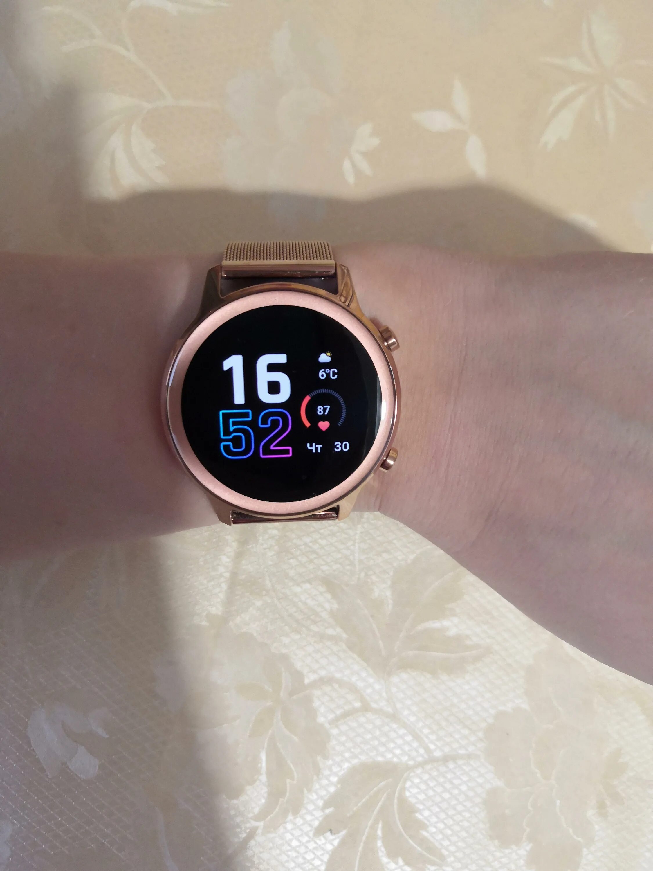 Часы honor 42mm. Смарт-часы Honor MAGICWATCH 2 Sakura Gold (HBE-b39). Хонор Мэджик вотч 2 женские. Смарт часы хонор меджиквотч 2 золотые. Хонор вотч маджик 3.