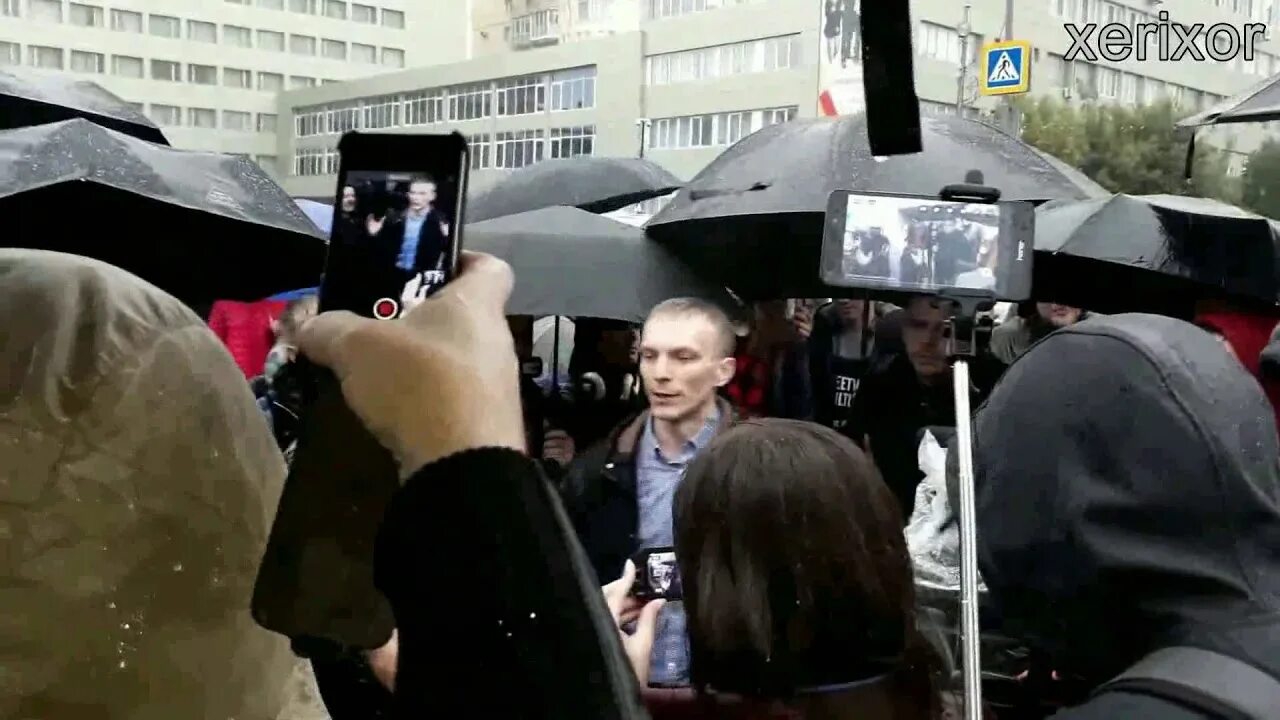 Навальный митинг Саратов. Митинг в Саратове. Шествие Саратов Навальный. Фото голубых в штабе Навального. Прощание с навальным ютуб