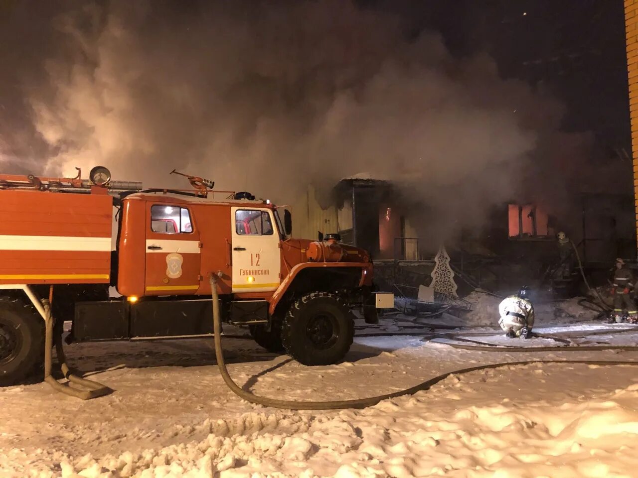 Пожары Губкинский ЯНАО. Пожар в Губкинском. Сегодняшний пожар в Губкинском. Сгорел дом в Губкине. Губкин горит дом