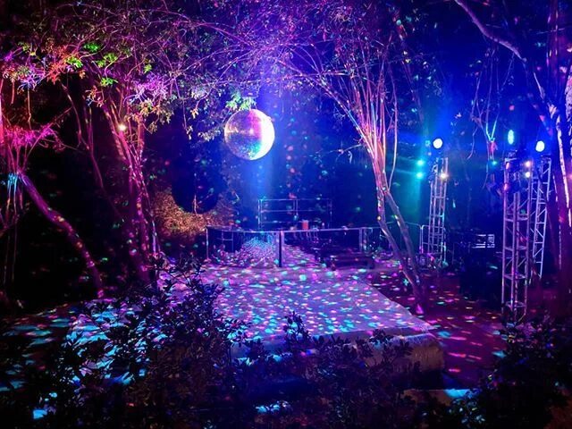 Fun light. Neon Lighting Patry. Theme Party Decor Disco. Party and events Lights. Большая открытая вечеринка World.