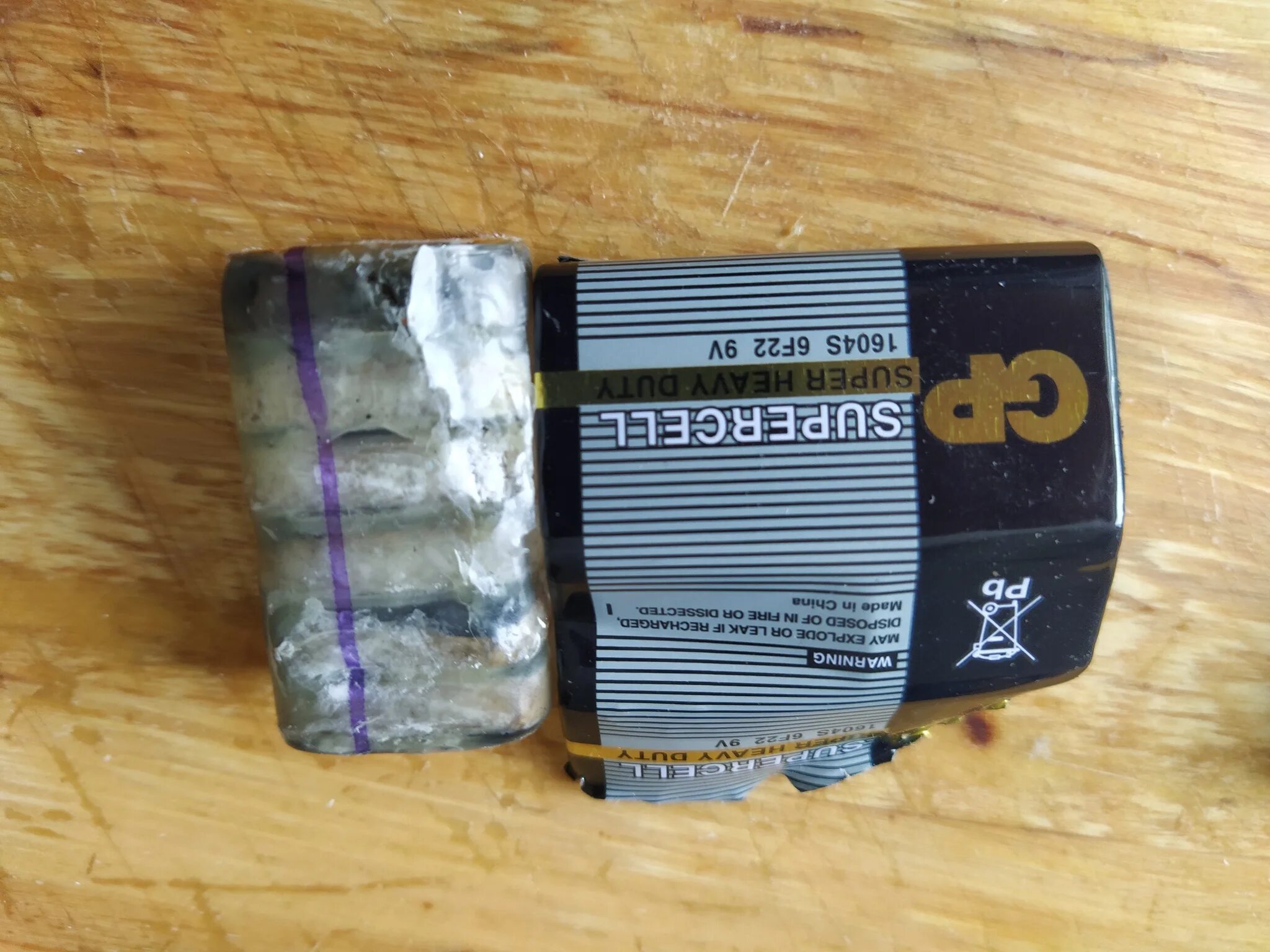 Что находится внутри аккумулятора телефона Файл:9V innards AAAA  Википедия