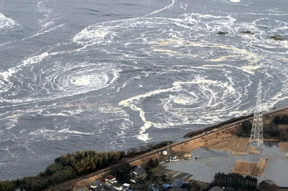 Подводные землетрясения в океане. ЦУНАМИ В Японии в 2011. Япония 2011 землетрясение и ЦУНАМИ. ЦУНАМИ В Японии 2022.