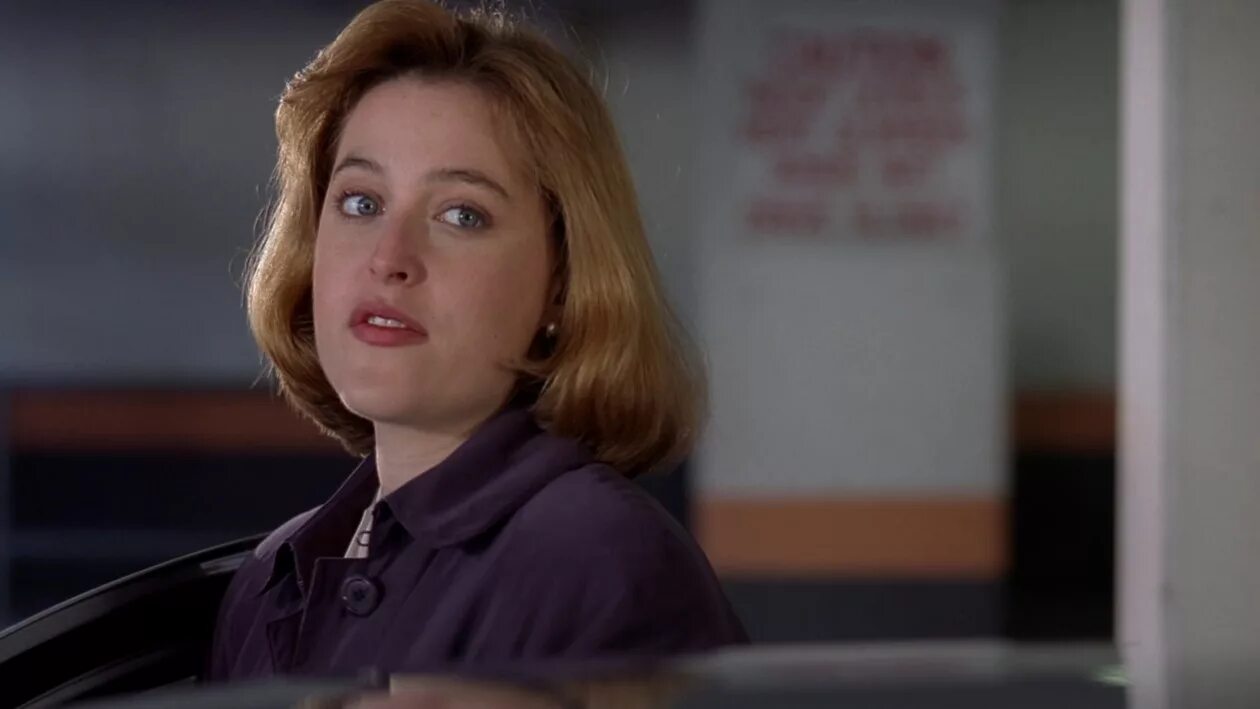 Скалли Милано агент. Глаза Скалли Милано. Dana Scully. Скалли милано расстался