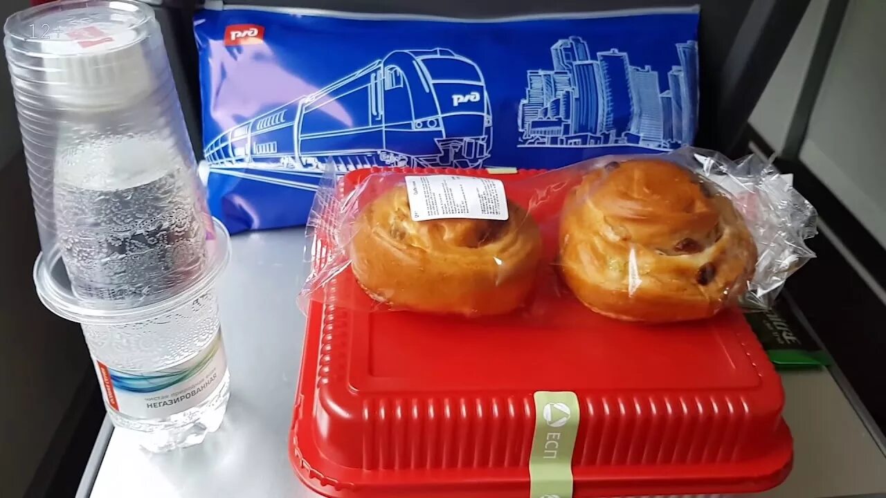 Поезд с питанием сколько раз кормят. Питание в поезде. Набор продуктов в поезд. Наборы питания в поезде. Еда в поезде РЖД.