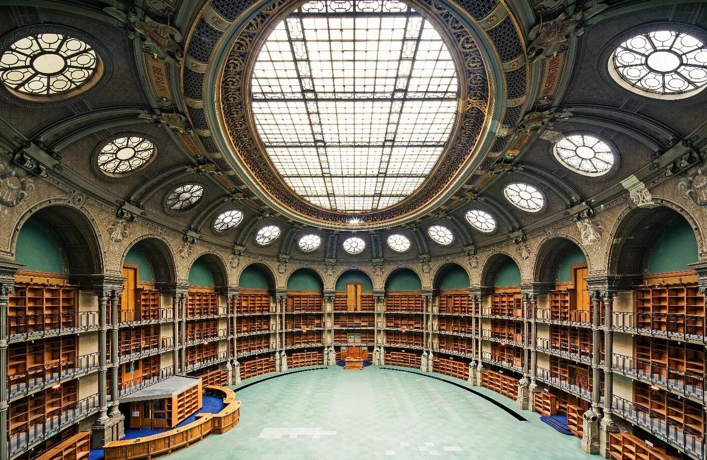 Королевская библиотека Франции. Самые красивые библиотеки. Библиотека фото.