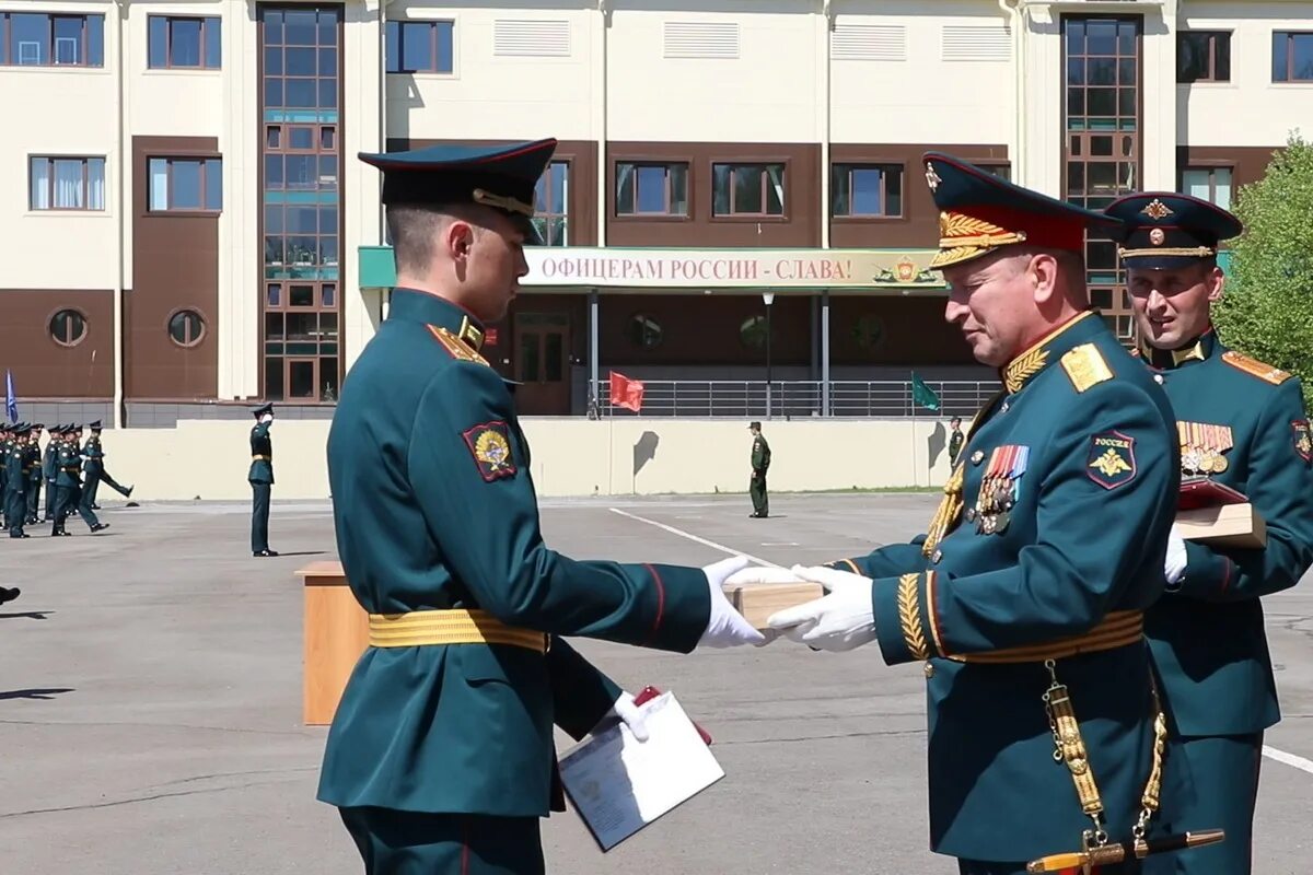 Казанская высшая командное училище. Казанское высшее военное училище. Казанское танковое училище ордена Жукова Краснознаменное высшее. Казанское танковое командное училище. Танковое военное училище в Казани.