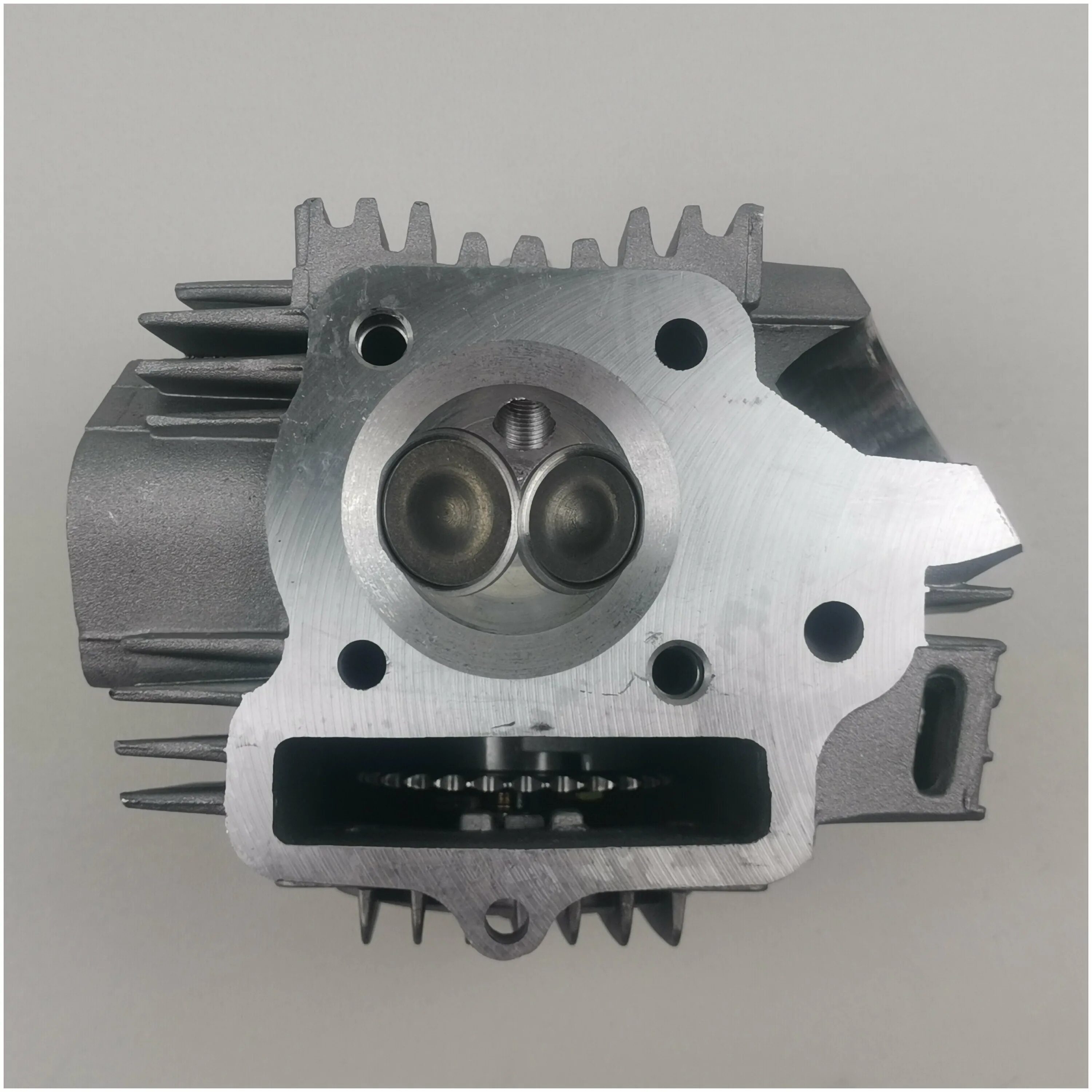 головка цилиндра мопеда 110 кубов. головка цилиндра альфа 110 кубов. гбц альфа 110 кубов. головка альфа 110. головка альфа 110.