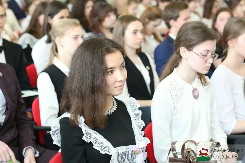 Одаренных детей наградили. Буйнакск слет одаренных детей. слет одаренных детей уфа 2025. слет одаренных детей 2025 уфа. одаренные дети салавата 2011г.