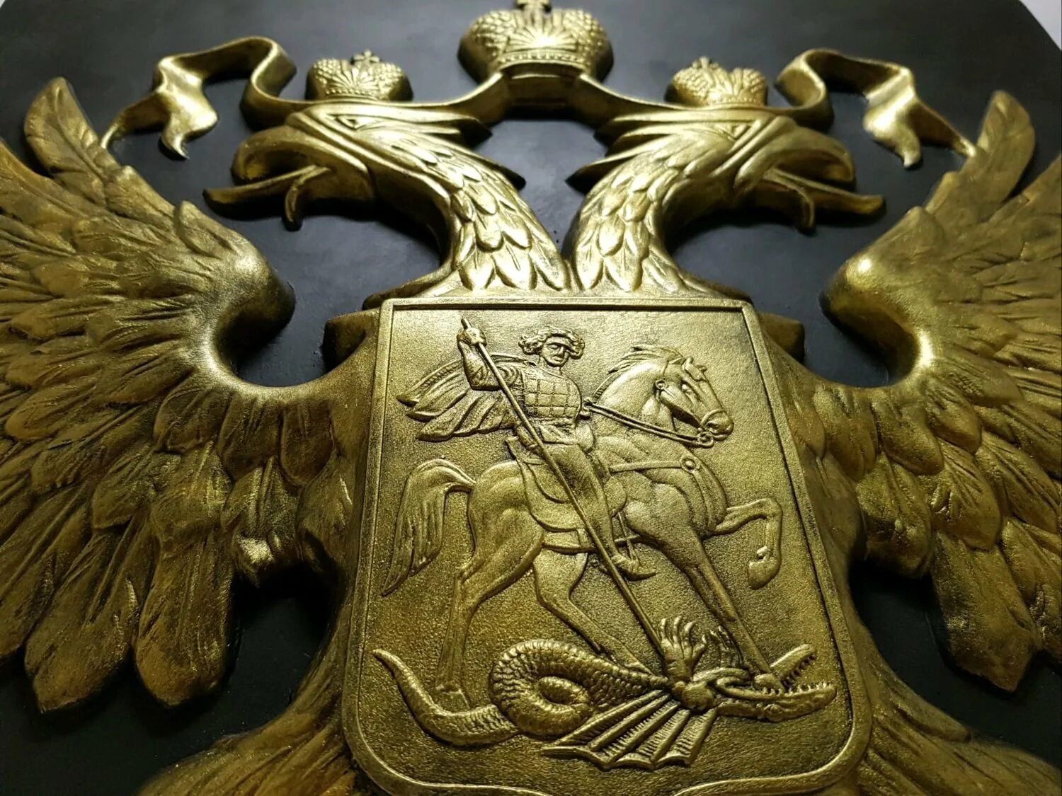 Герб двухглавого орла. Двуглавый Екатерининский Орел. Двуглавый орёл царской империи золотой. Римский двуглавый Орел.