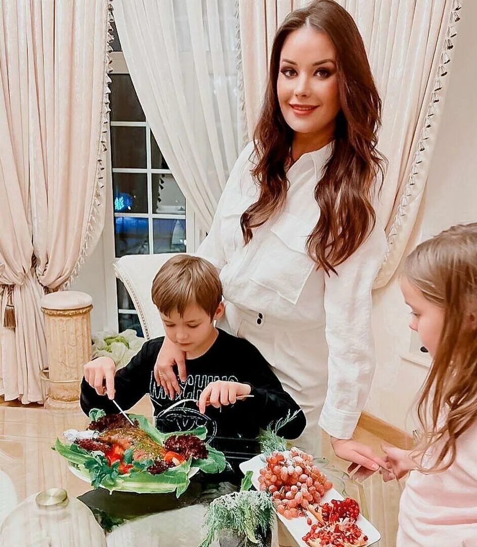 оксана федорова дети. андрей бородин муж федоровой. оксана федорова с детьми 2022. дети оксаны федоровой сейчас. оксана фёдорова 2022.