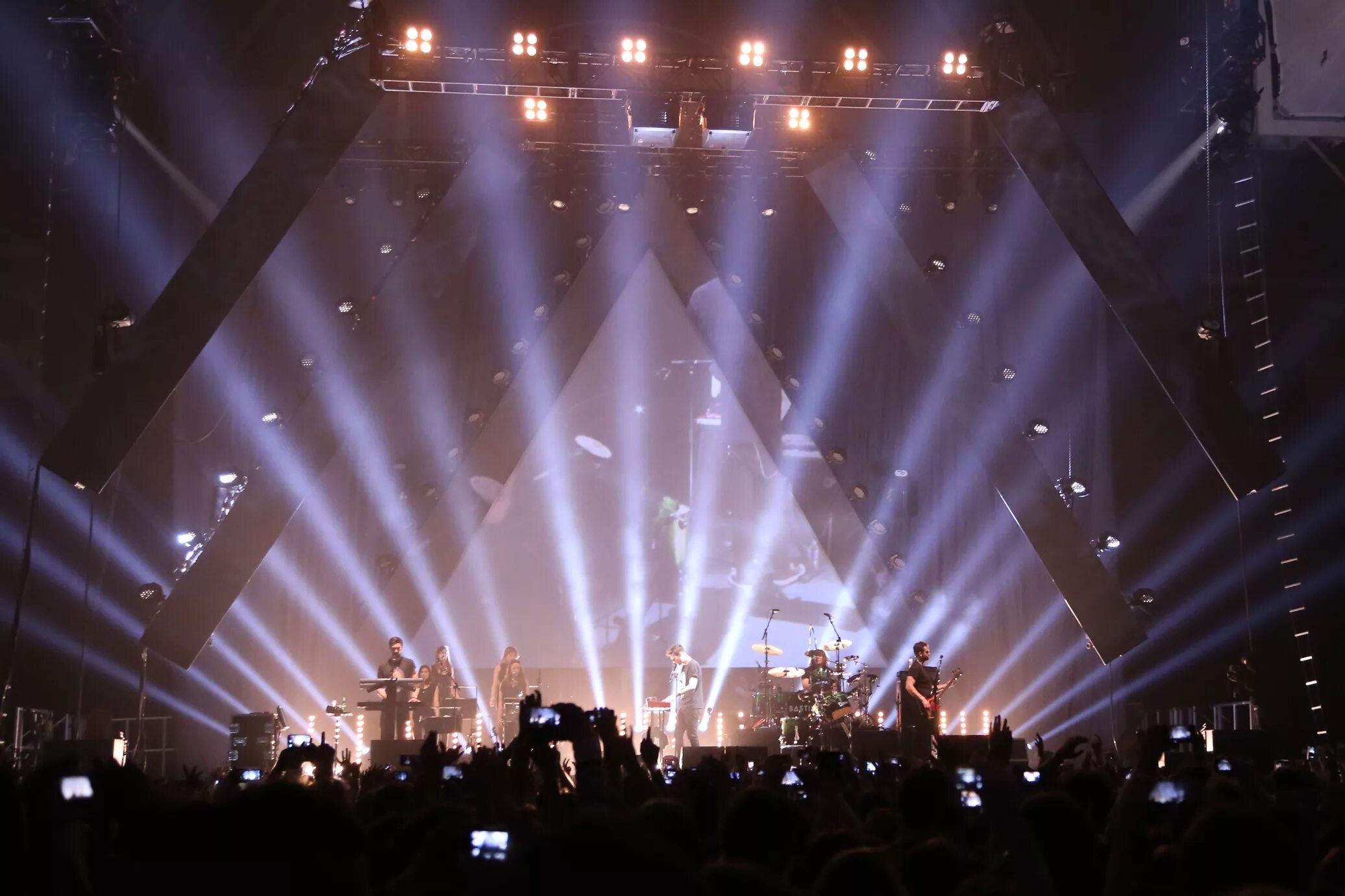 The weekend концерт. Майкл джексон последняя репетиция. Дрейк концерт 2021. This is the most concert. Рок картинки.