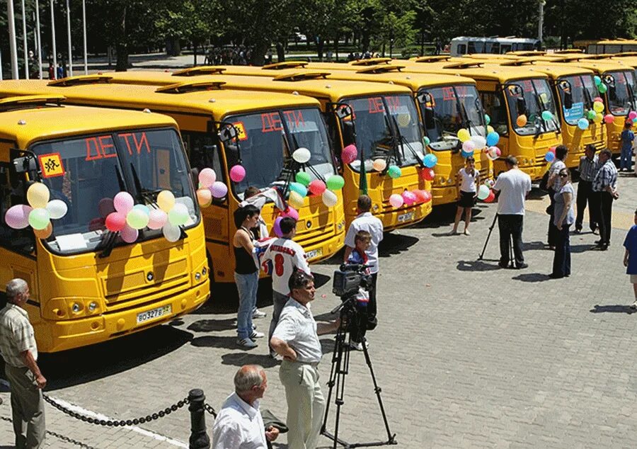 Подвоз школьный автобус. Школьный автобус. Автобус для детей. Школьные автобусы в России. Автобус для перевозки детей.