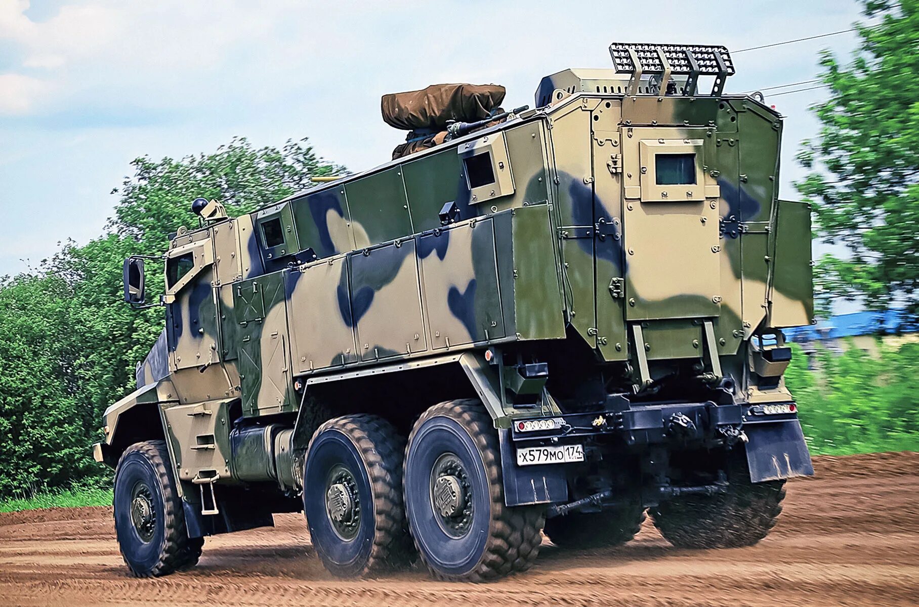 Военный грузовик рф 2020. Камаз-4386 "тайфун-вдв" с боевым модулем 32в01. Камаз-63968 «тайфун-к». Военный камаз тайфун. Бронеавтомобиль камаз-63968.