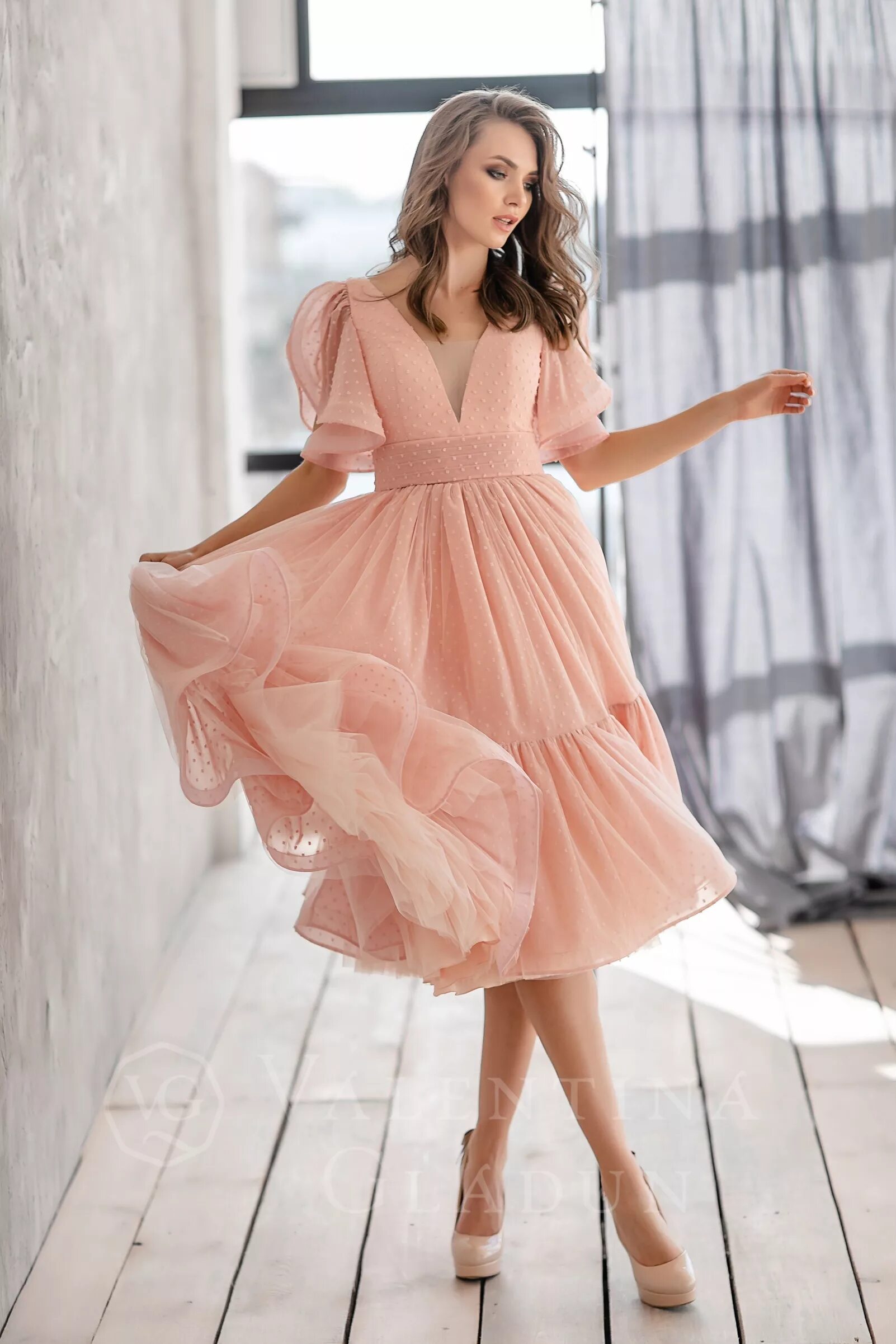 Valentina Gladun вечерние платья миди. Нежное платье. Красивые воздушные платья. Платье шифон. Серо розовое платье