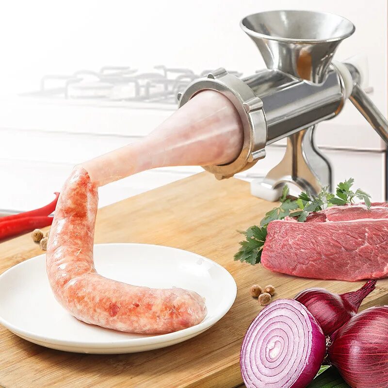 Домашняя колбаса мясорубка. Мясорубка для колбасы. насадка для колбасы на мясорубку. домашняя колбаса на мясорубке.