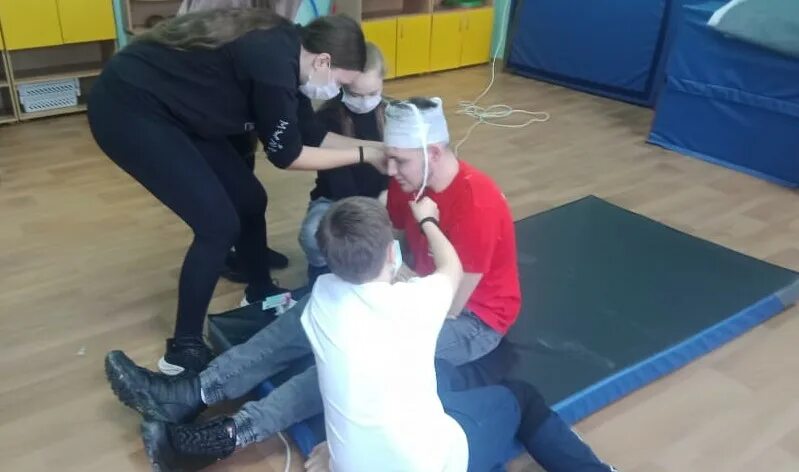 Помощь ребятам свои