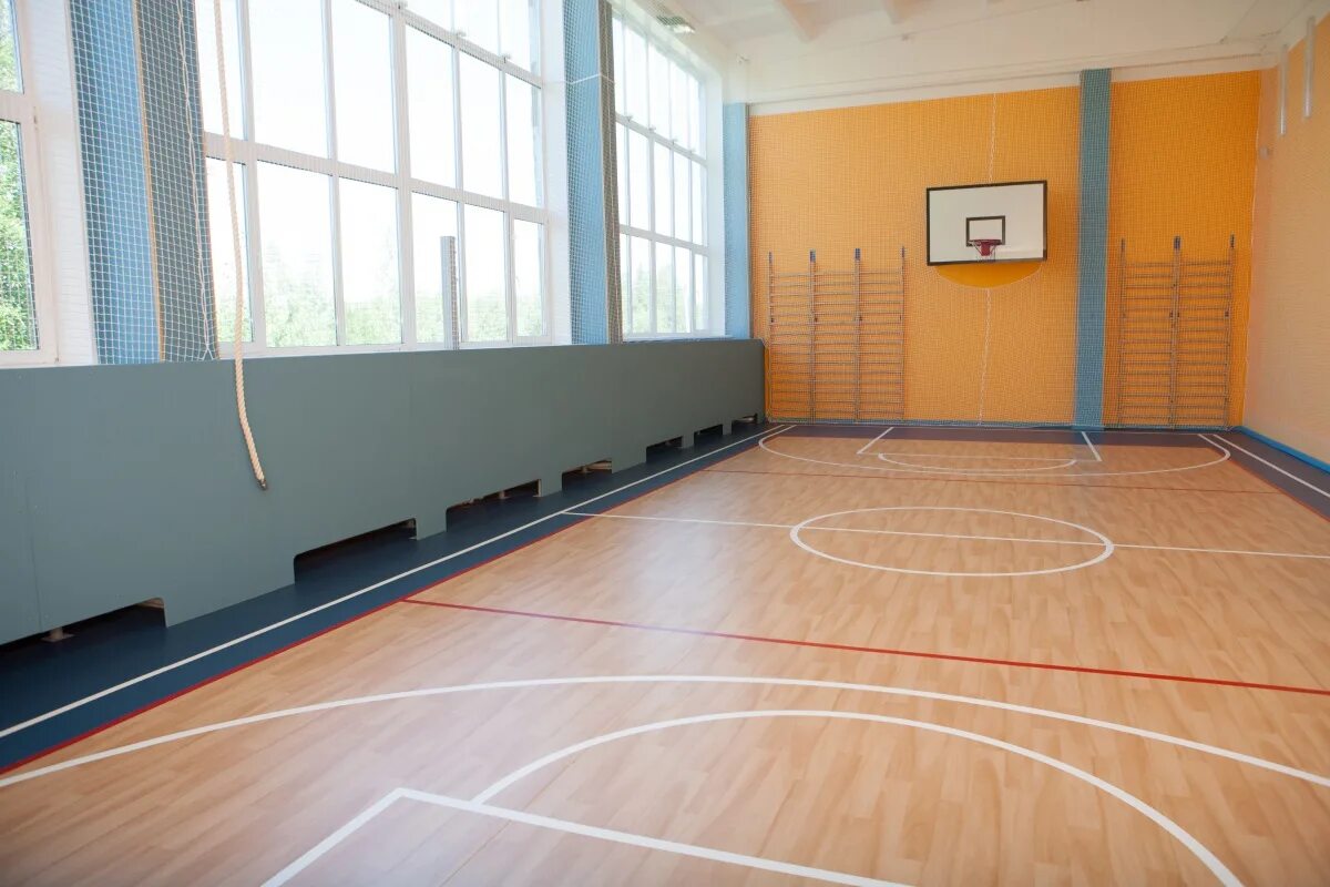 спортивные залы в школе. 151 школа красноярск спортзал. школьный спортзал. спортивный зал. спортзал в школе.