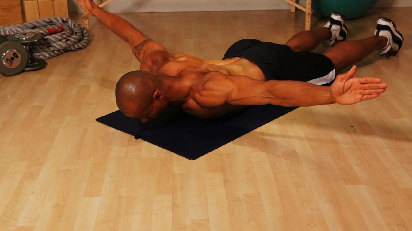 6 упражнений на спину. Упражнения для мышц спины. Тренируем мышцы спины. Упражнения для мышц спины лежа. Упражнения на спину для мужчин.