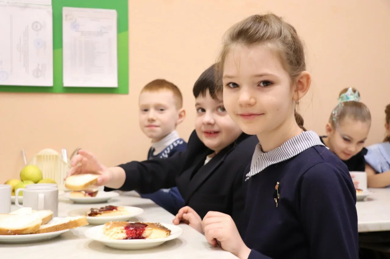 Школьное питание магнитогорск. Организация школьного питания в Мелеузе. Пироженка клён школьное питание. Организация школьного питания в Мелеузе глава в школе.