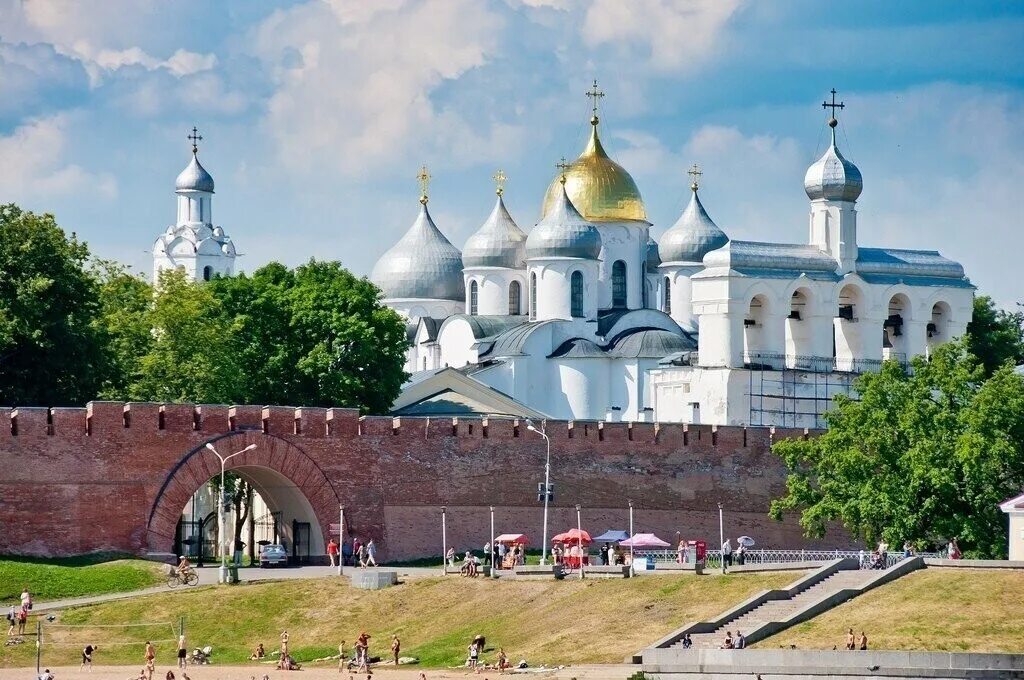 великий новгород с высоты птичьего полета. ансамбль ярославова дворища великий новгород. великий новгород виды города. великий новгород достромичательности. новгород сети.