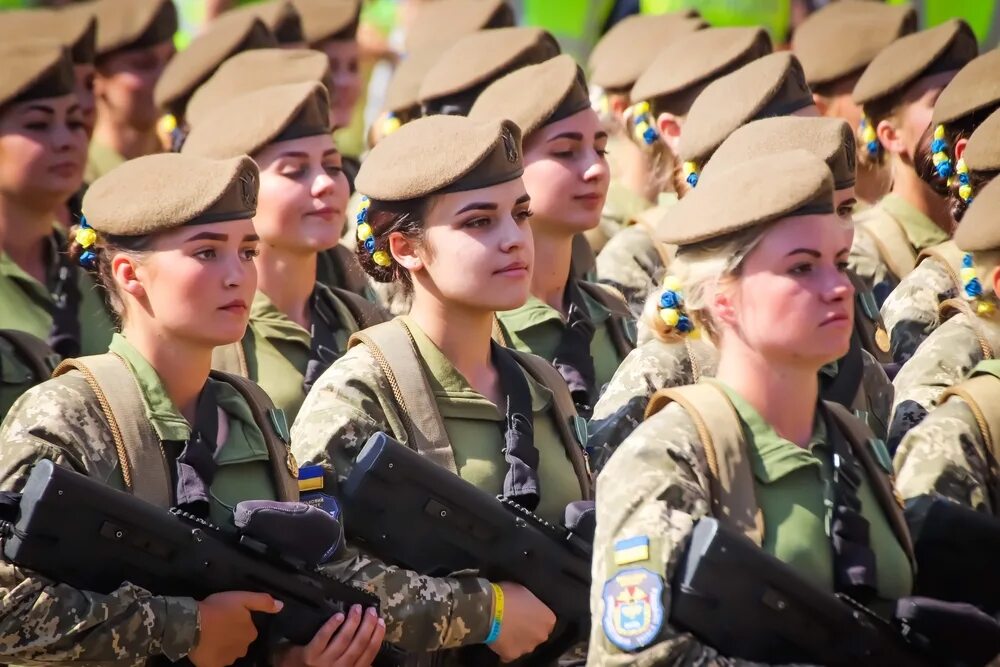 Женщины военнослужащие. Украинки военные. Украинские женщины военнослужащие. Военнообязанные женщины.