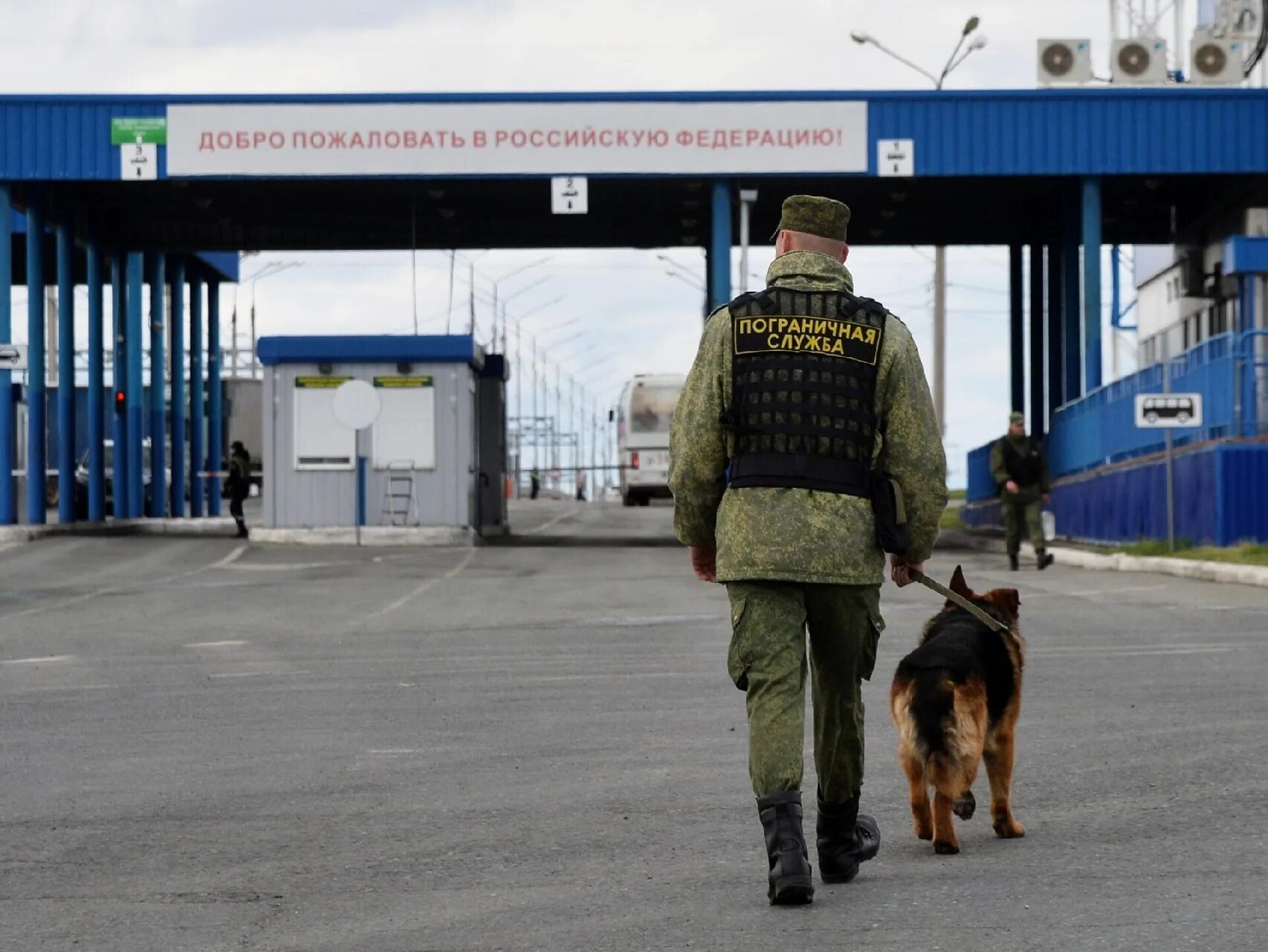 Пограничники России на границе. Пограничник на границе. Пограничник пункт пропуска. Служба на границе с украиной