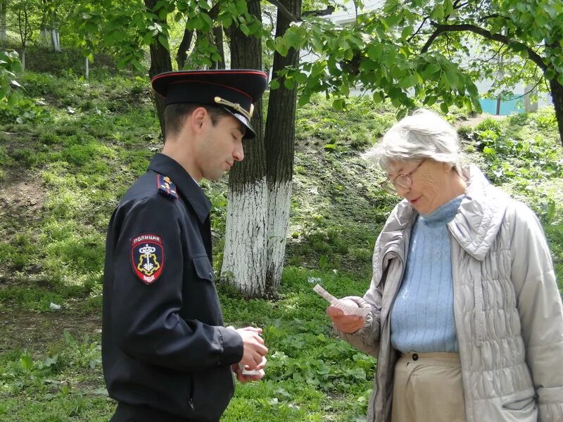 Представился участковым. Участковый уполномоченный полиции. Участкового уполномоченного полиции. Уполномоченный инспектор полиции. Участковый картинки.