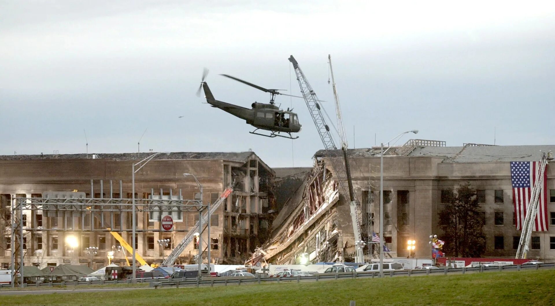 11 Сентября 2001 года Пентагон. Теракт Пентагон 2001. Атака на Пентагон 11 сентября. Самолет в Пентагон 11 сентября.