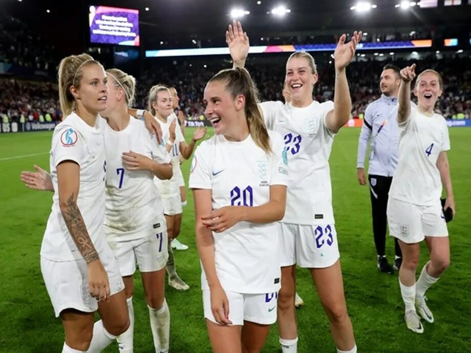 Чемпионат европы по футболу женщины. Женская сборная Англии по футболу. Женская сборная Германии. Шведская сборная женщины. Женская сборная Германии по футболу.