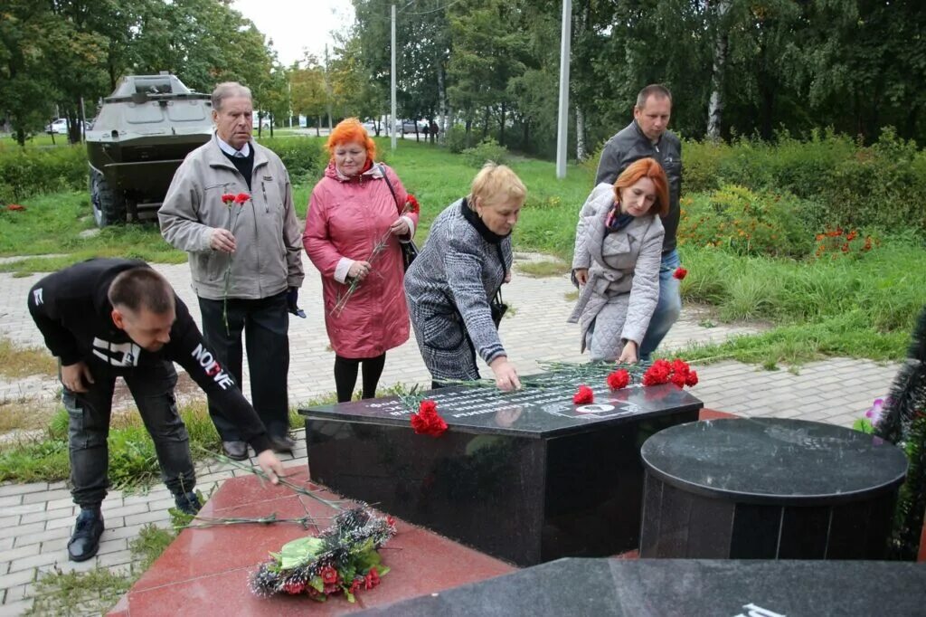 Новости события времени. Возложение цветов к памятной доске. Возложение цветов Волоколамск. Возложение цветов Приволжск. Возложение цветов Северодвинск.