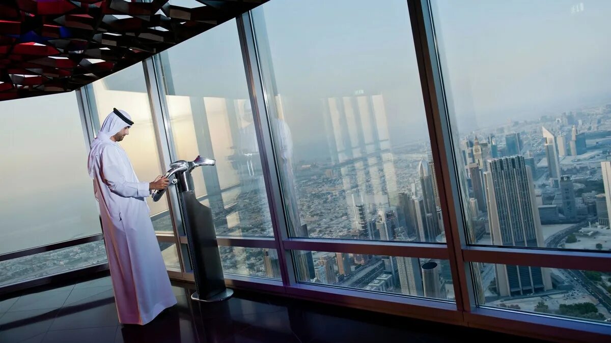 Бурдж халифа экскурсия цена. Бурдж-Халифа Дубай. Дубай Бурдж Халифа внутри. Бурдж Халифа 148 этаж. Дубай Бурдж Халифа смотровая площадка.