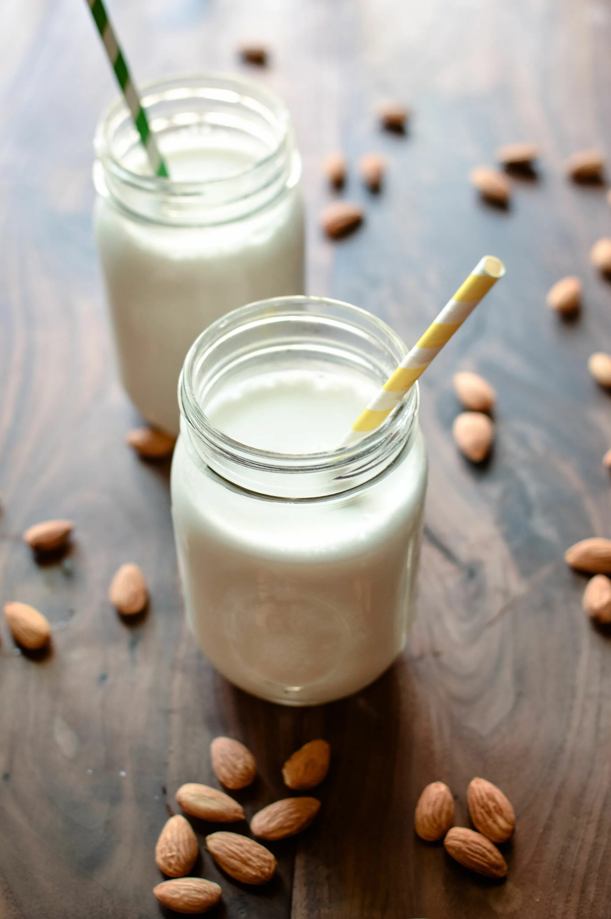 Растительное молоко в пост. Миндальное молоко Almond Milk. Кокосовое молоко Almond. Растительное молоко. Ореховое молоко.