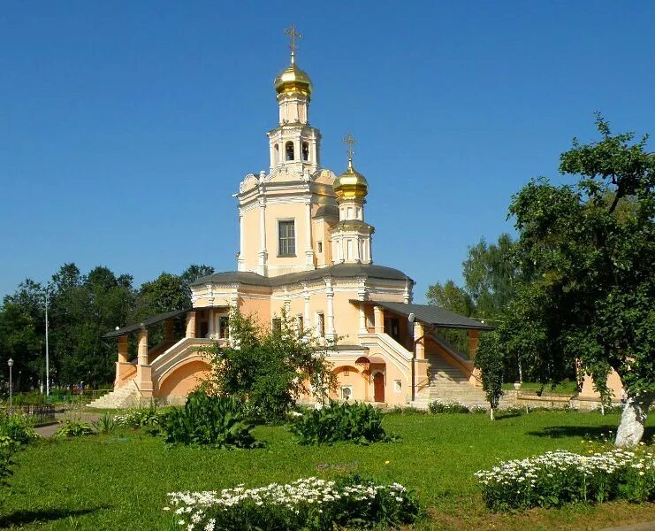 Зюзино московская область. Храм Бориса и Глеба в Зюзино. Храм святых благоверных князей Бориса и Глеба в Зюзине. Храм Бориса и Глеба в Зюзино фото. Храмы Зюзино Москва.