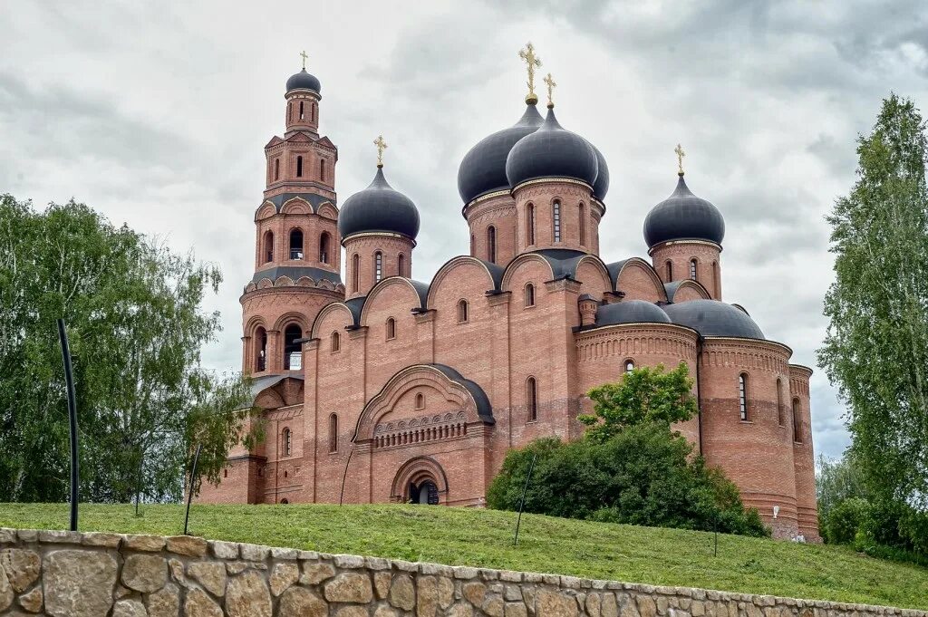 Успенский свято георгиевский. Свято Успенский Георгиевский монастырь мужской Башкортостан. Успенский Свято-Георгиевский мужской монастырь святые кустики. Святые кустики монастырь Башкирия. Успенский Свято-Георгиевский мужской монастырь святые кустики Уфа.