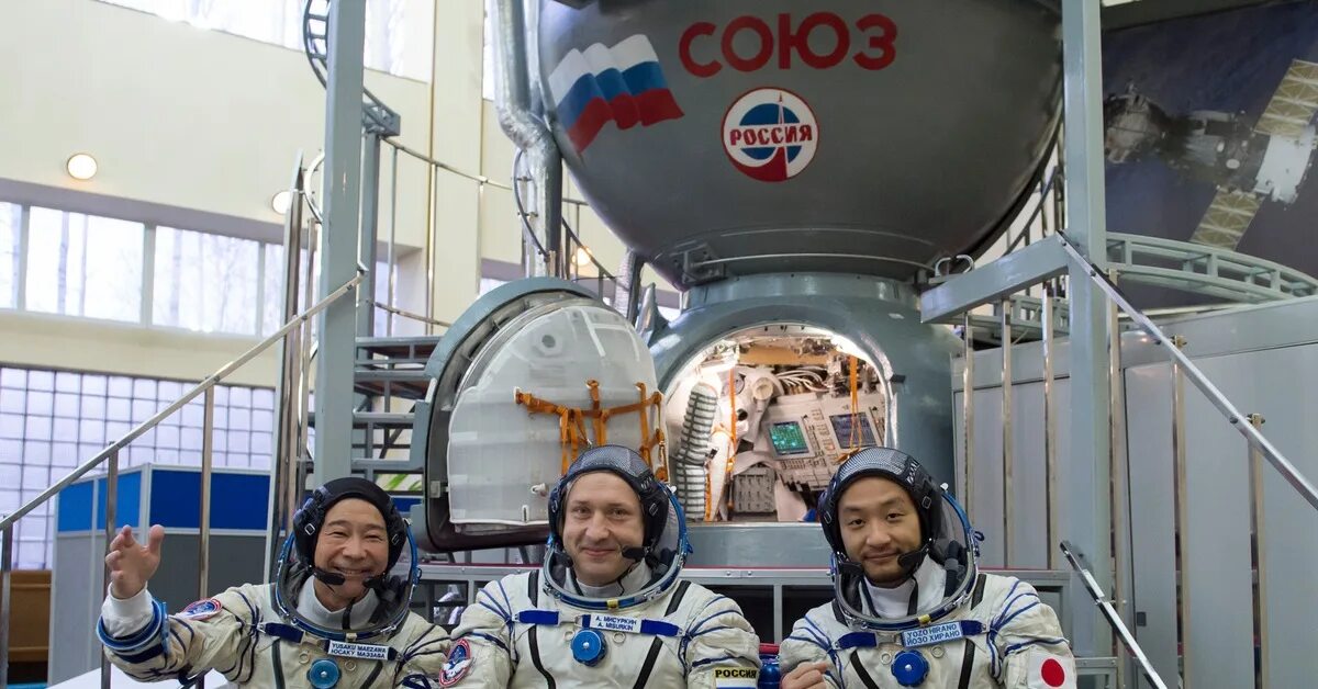 Союз 2 экипаж