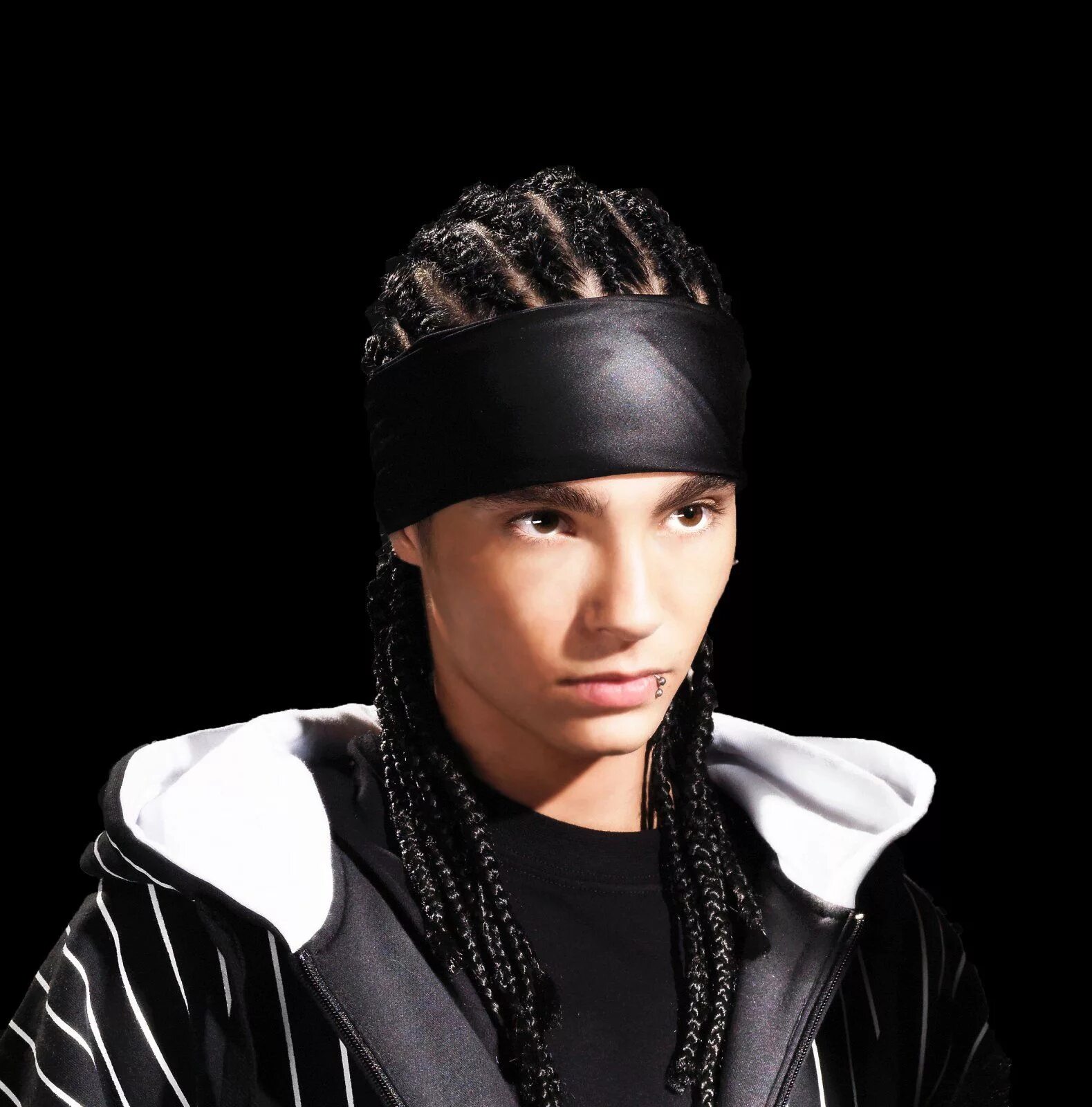 Том каулитц руки. Tom kaulitz 2007. tom kaulitz 2009. tom kaulitz 2010. том каулитц 2010.