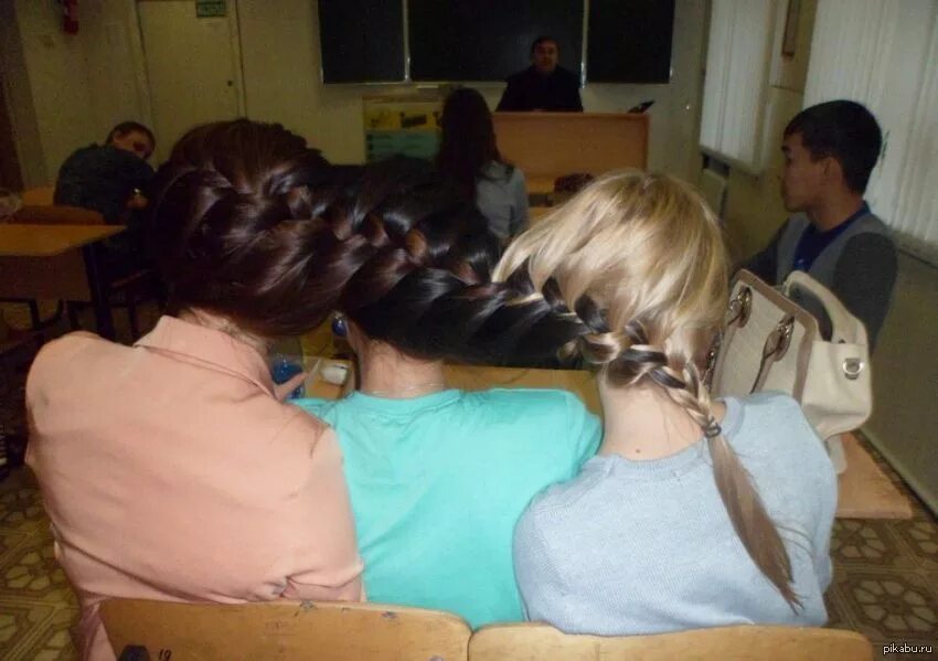 Наткет наплетет сядет и ждет
