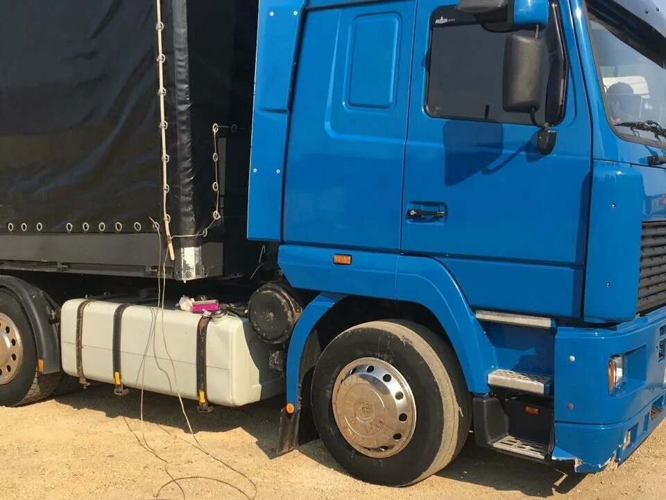 Тюнинг маз 5440 тягач фото с колпаками Купить б/у МАЗ 5440 дизель в Курске: синий 2006 года на Авто.ру ID 15837958