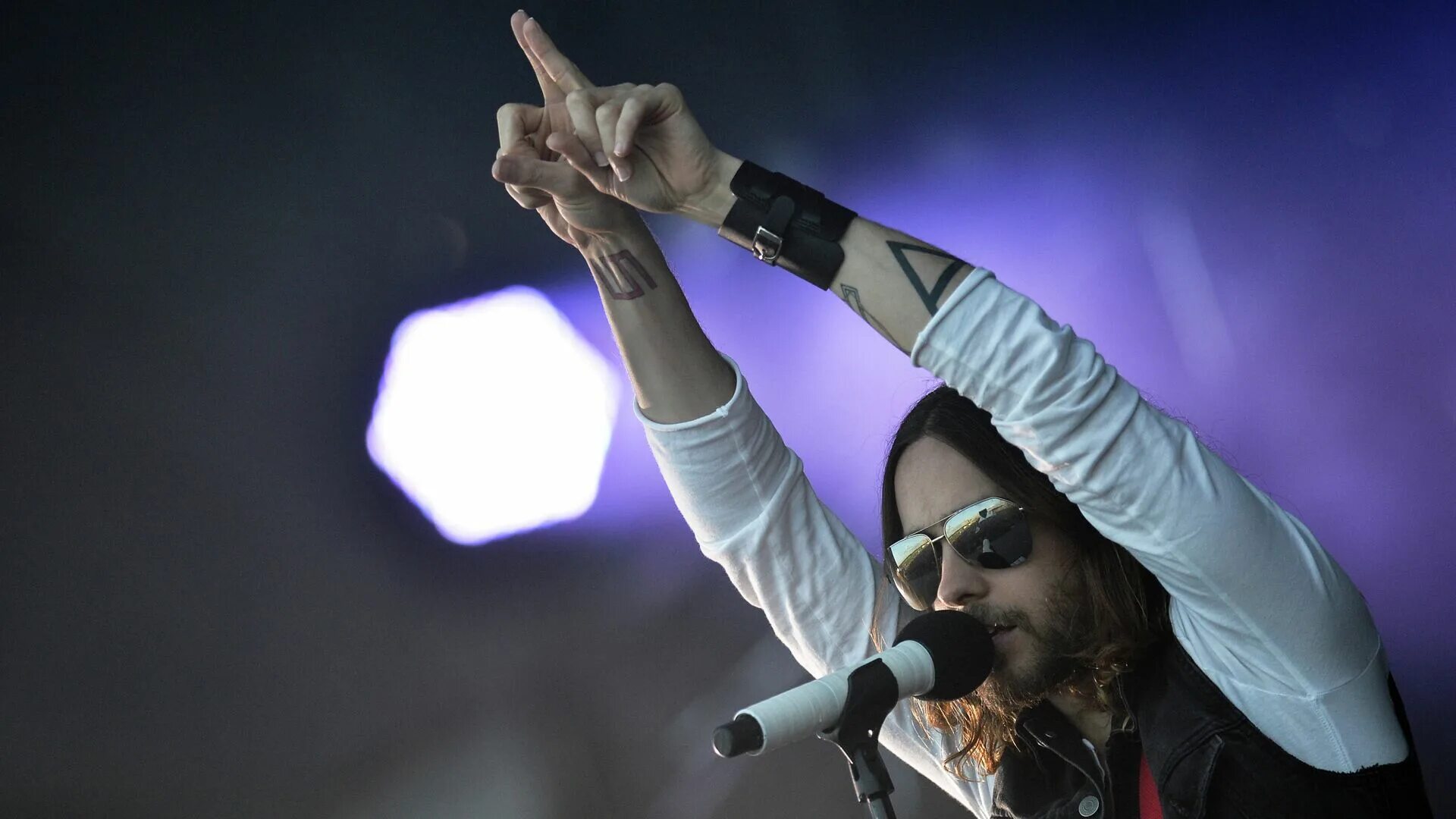 30 seconds to mars лето. Джаред лето 30 seconds to mars. джаред лето 30 seconds. солист группы 30 seconds to mars джаред лето. джаред лето 30 seconds to mars концерт.