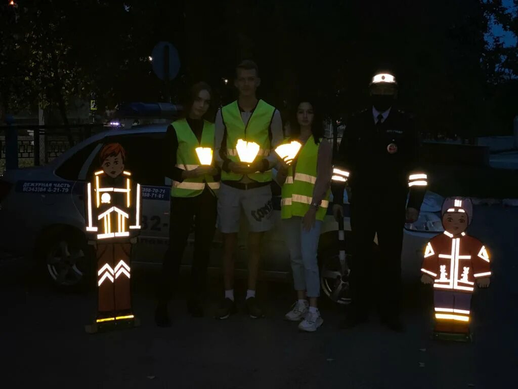 Световозвращающие элементы на одежде. Светоотражающие элементы на одежду. Пешеходы световозвращающие элементы. Световозвращающие элементы на одежде. Световозвращающие элементы.