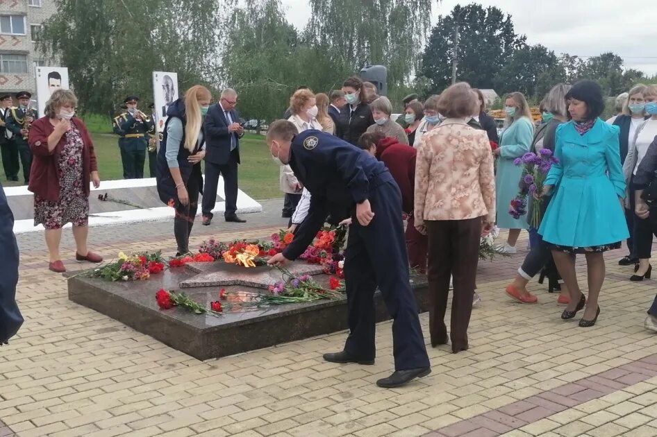 Новости климово брянской. Памятник в Климово Брянской области. Монумент погибшим в Климово бр. Памятник славы в Климово Брянской области.