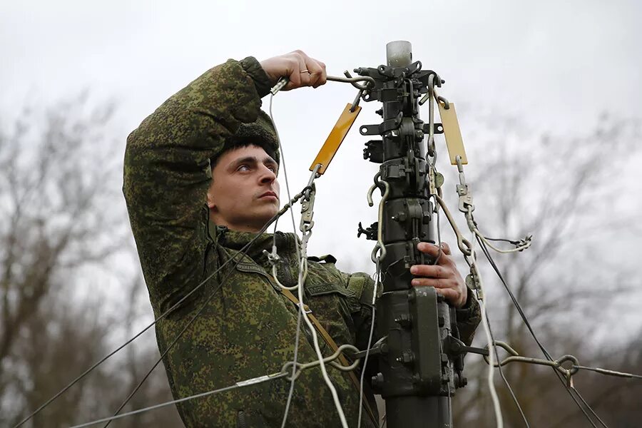 Военная связь статья. Войска связи. Военный Связист. Связист Российской армии. Связист в армии.